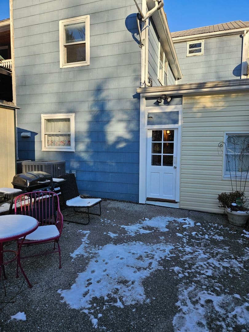 Shrewsbury House: 32 North Main Street