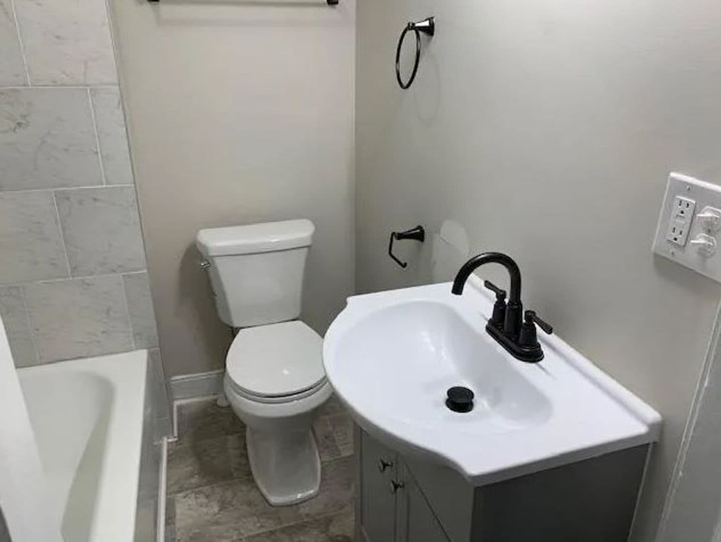 Spring Grove Apartment: 118 S Main Street