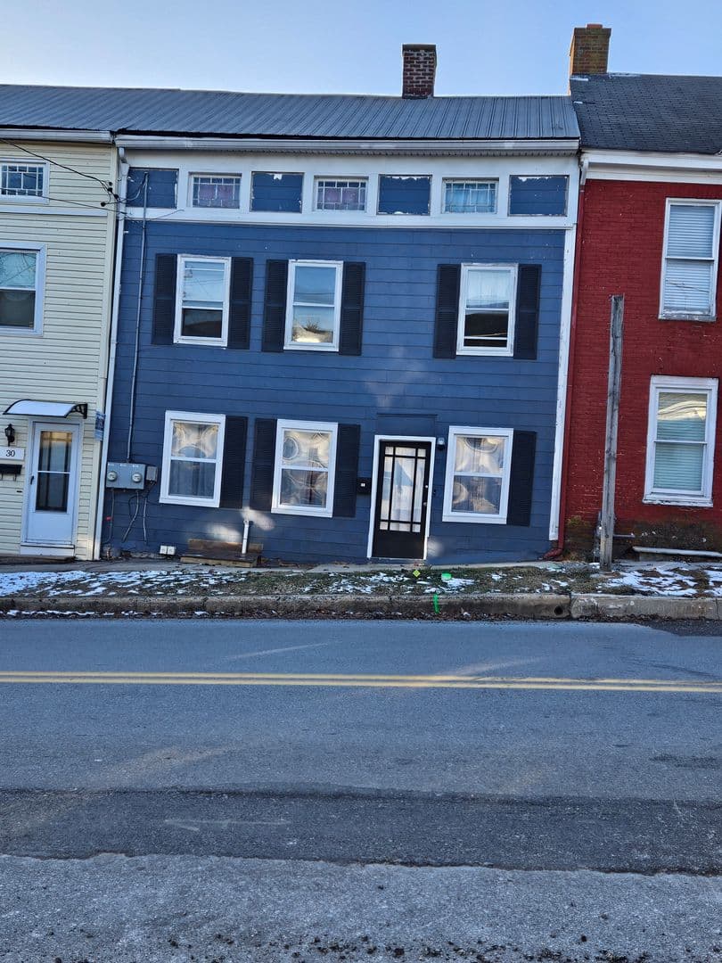 Shrewsbury House: 32 North Main Street
