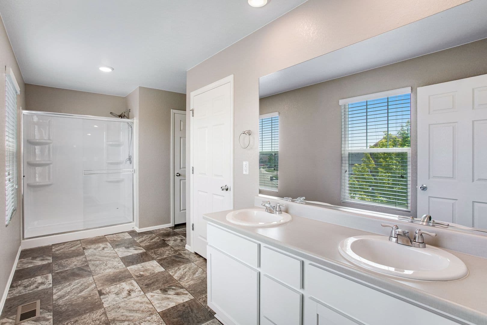 Windsor House: 912 Charlton Dr