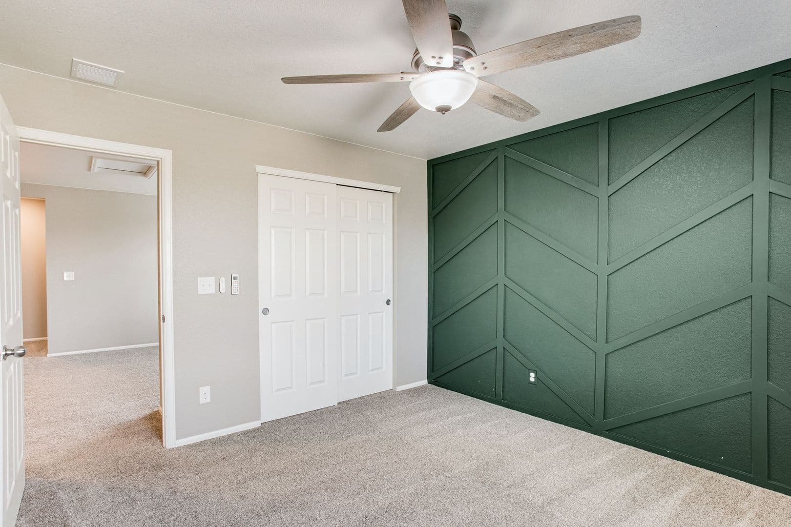 Windsor House: 912 Charlton Dr