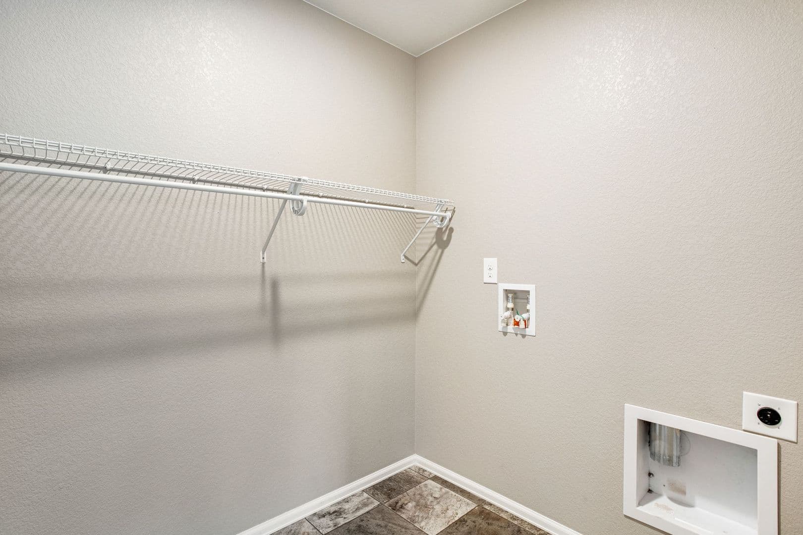 Windsor House: 912 Charlton Dr