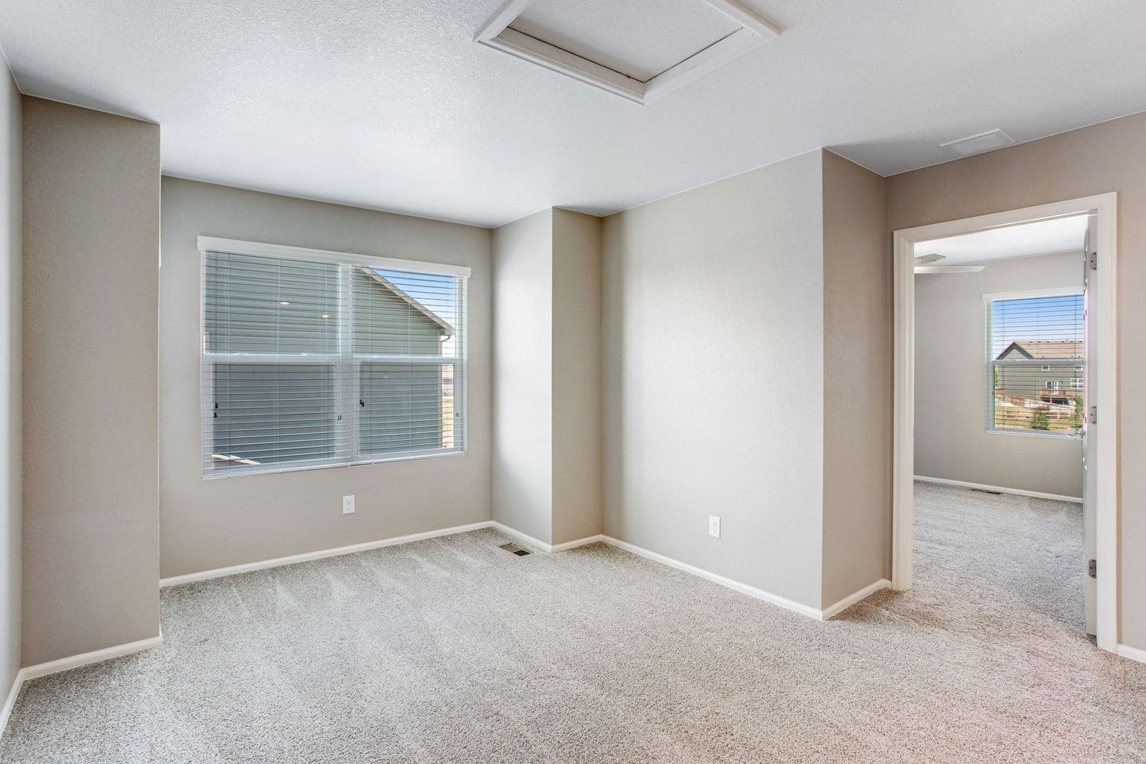 Windsor House: 912 Charlton Dr