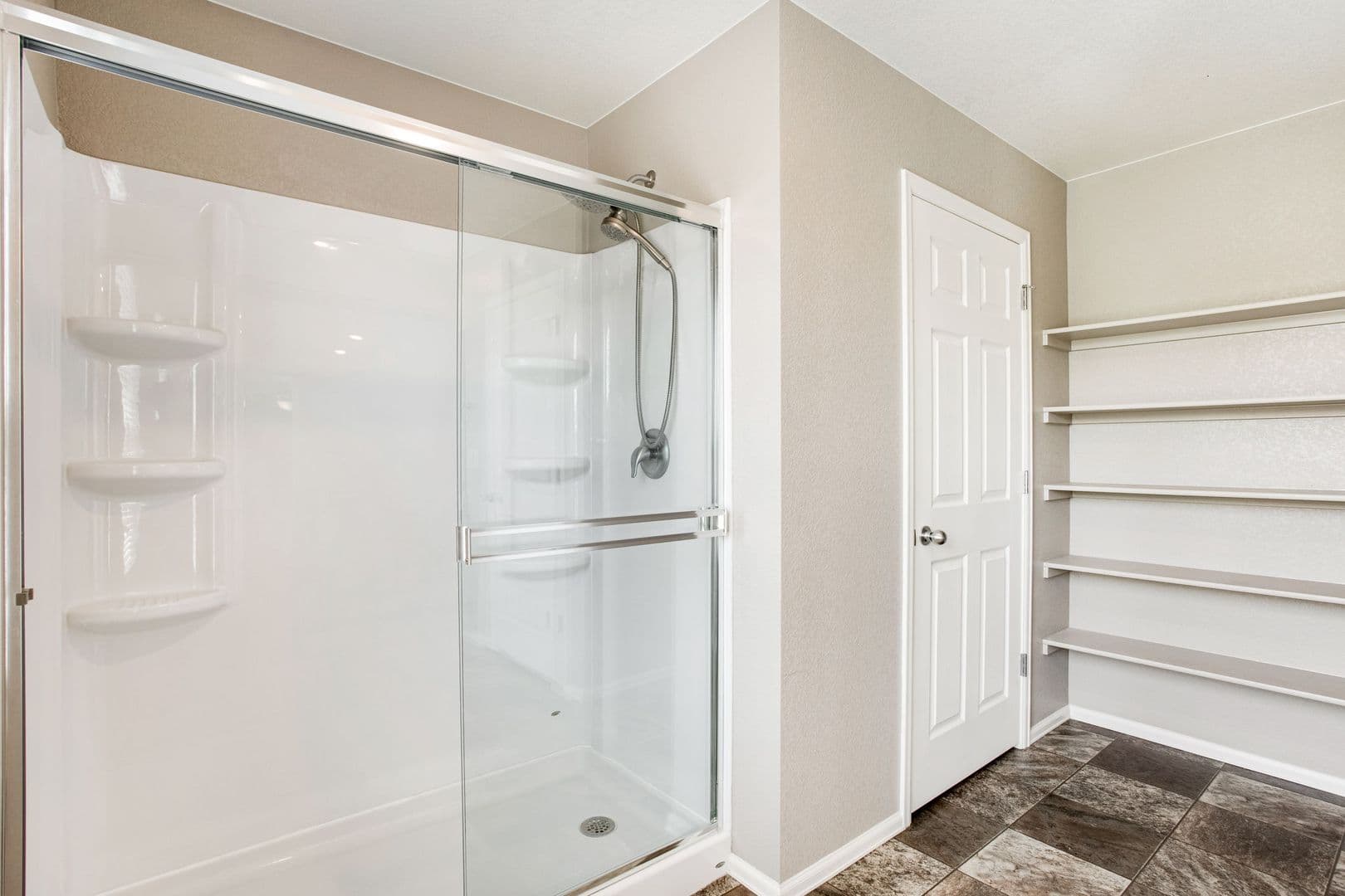 Windsor House: 912 Charlton Dr