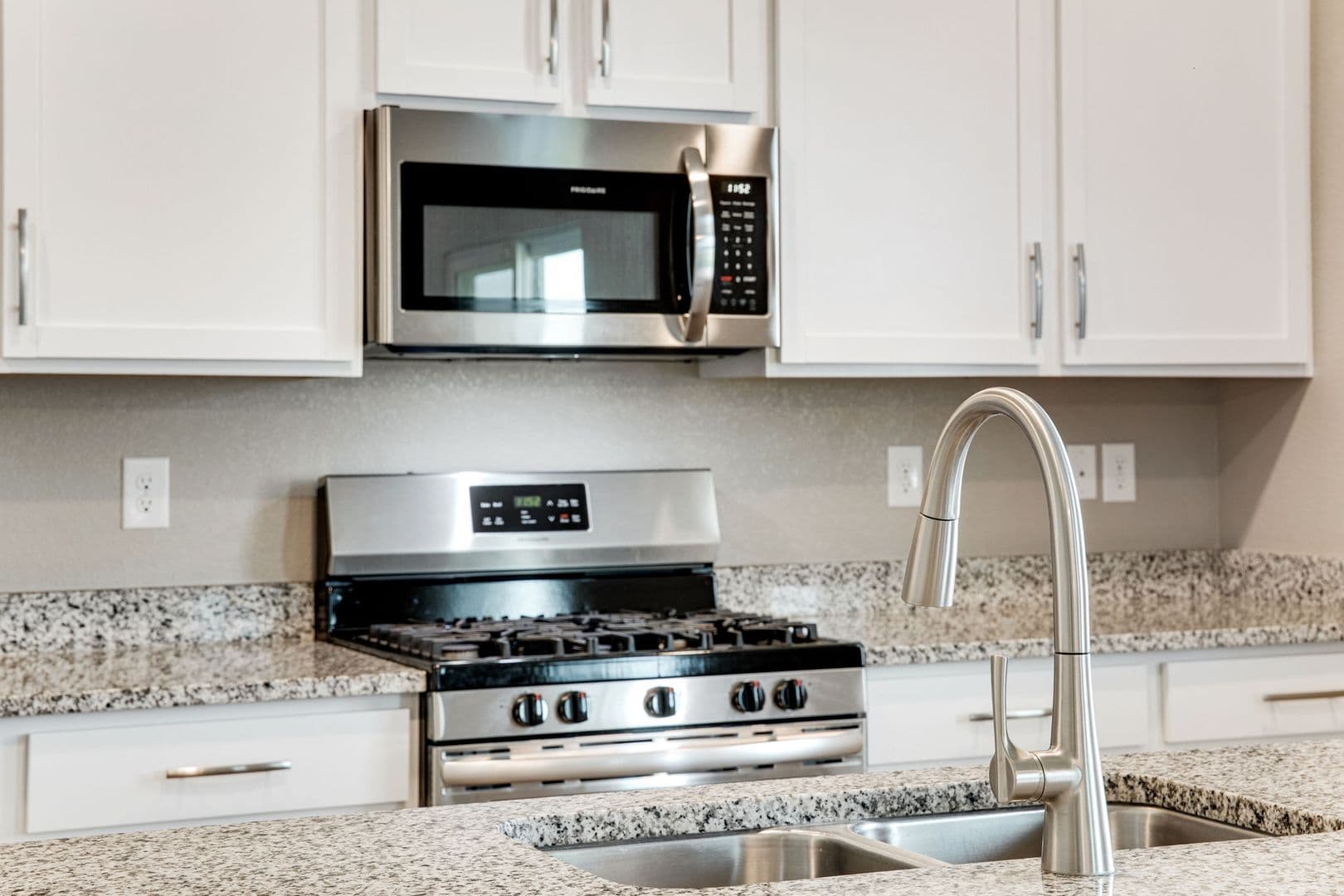 Windsor House: 912 Charlton Dr