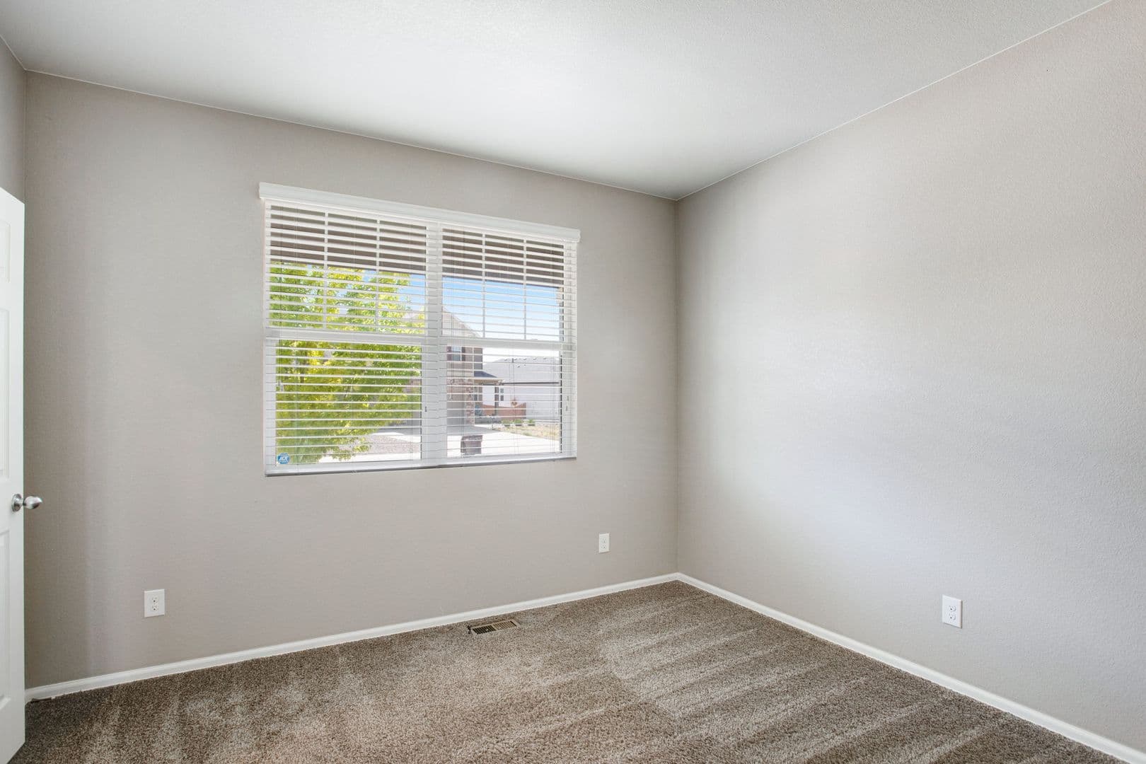 Windsor House: 912 Charlton Dr