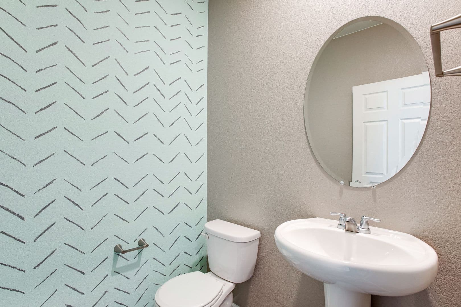 Windsor House: 912 Charlton Dr