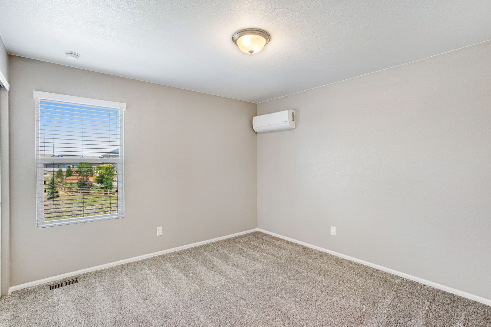Windsor House: 912 Charlton Dr