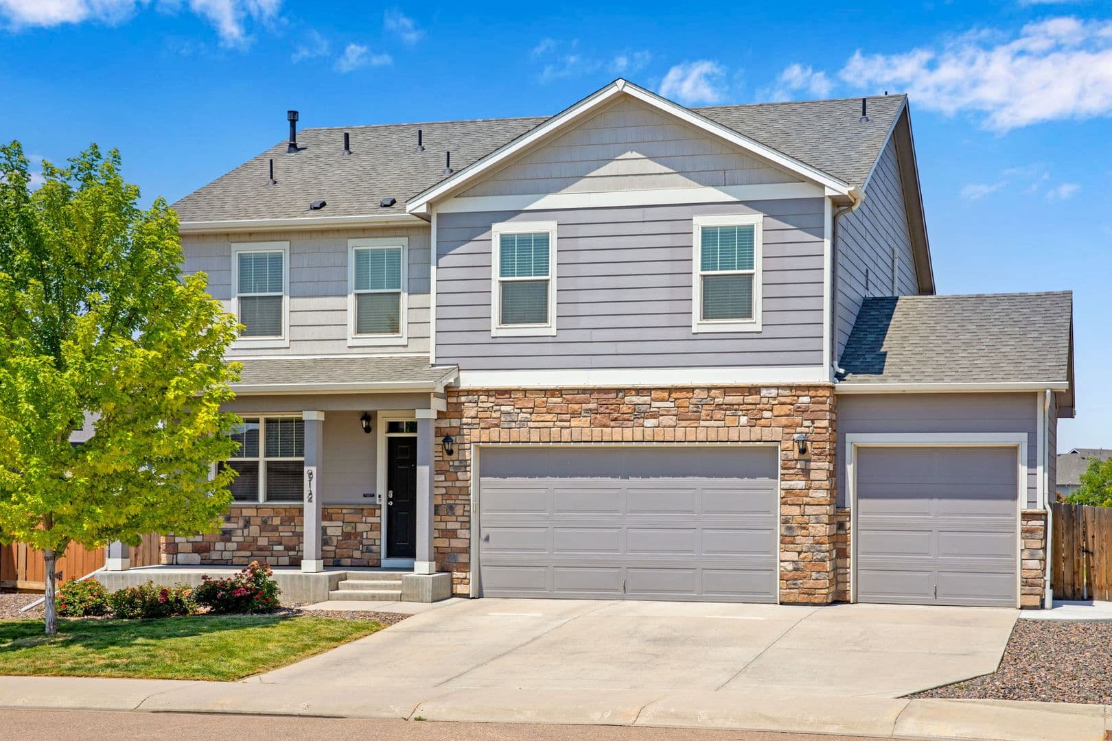 Windsor House: 912 Charlton Dr