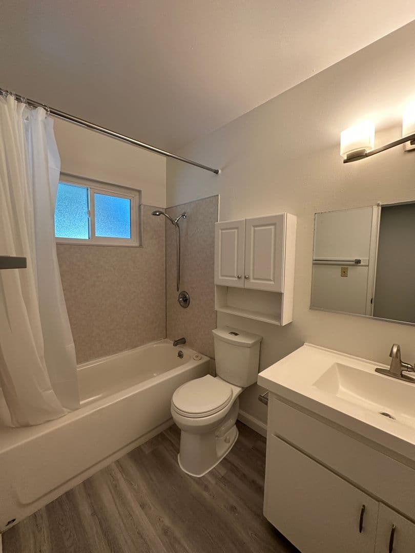 Woodland Apartment: 613 2nd Street