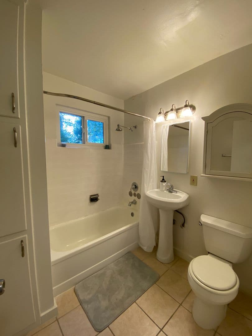 Sacramento Apartment: 614 17th Street