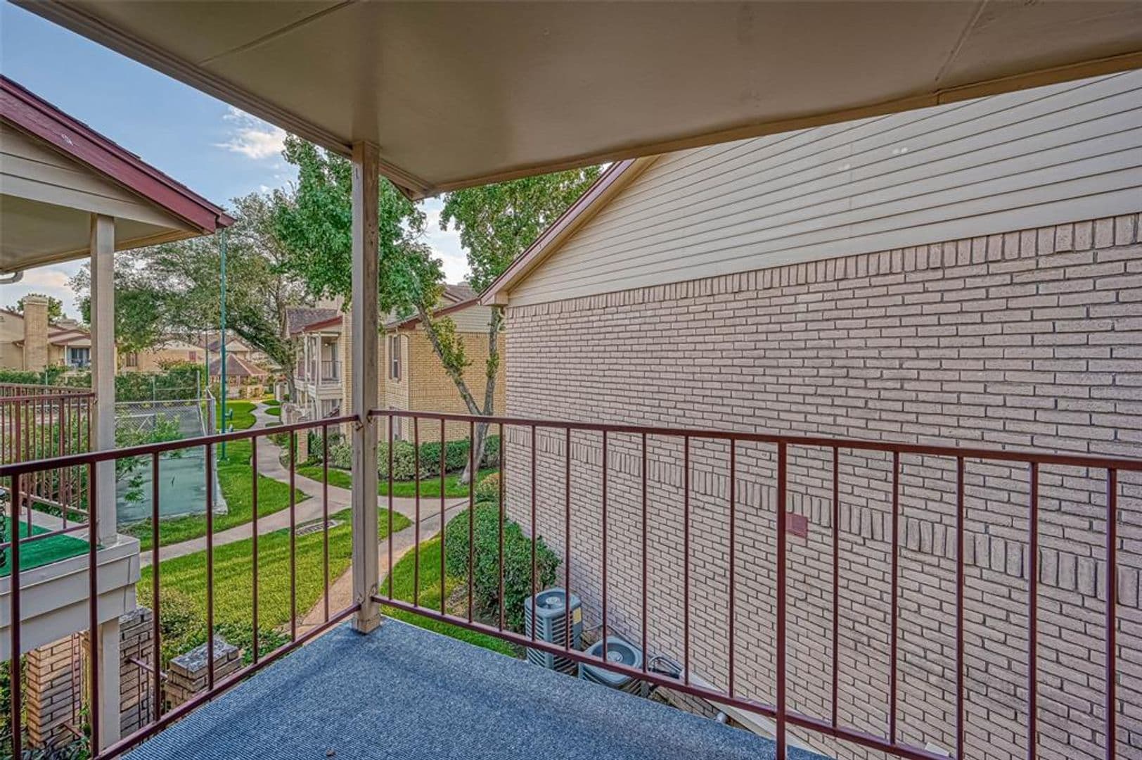 Houston Condo: 2120 El Paseo St