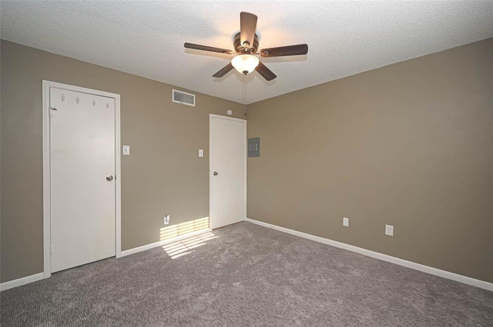 Houston Condo: 2120 El Paseo St