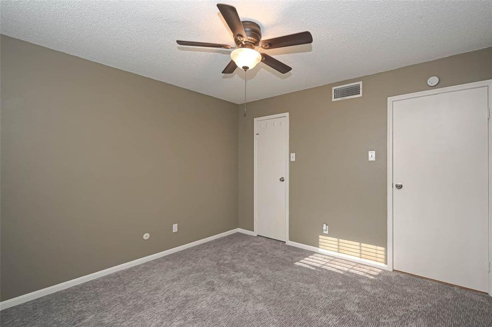 Houston Condo: 2120 El Paseo St