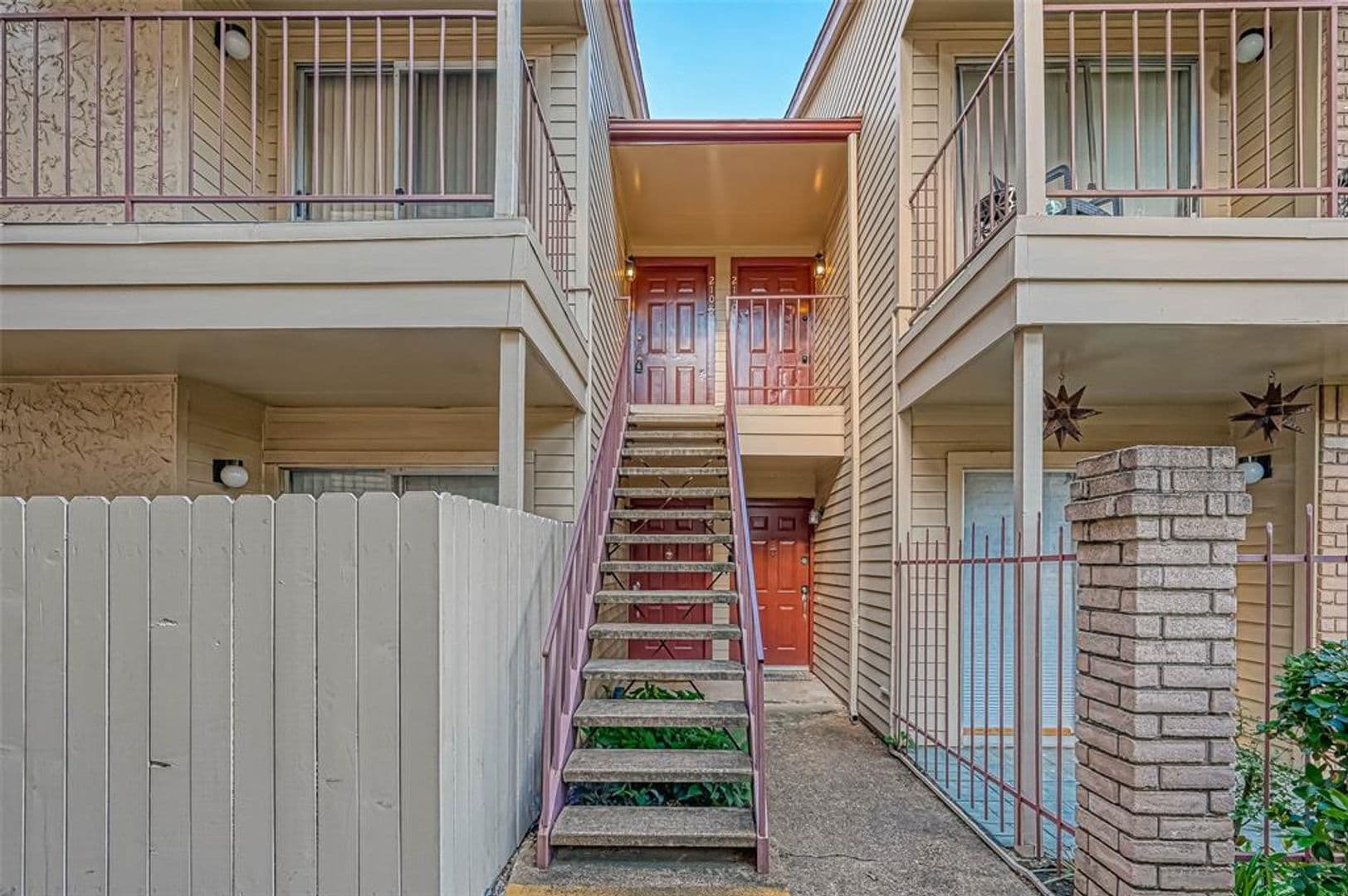 Houston Condo: 2120 El Paseo St