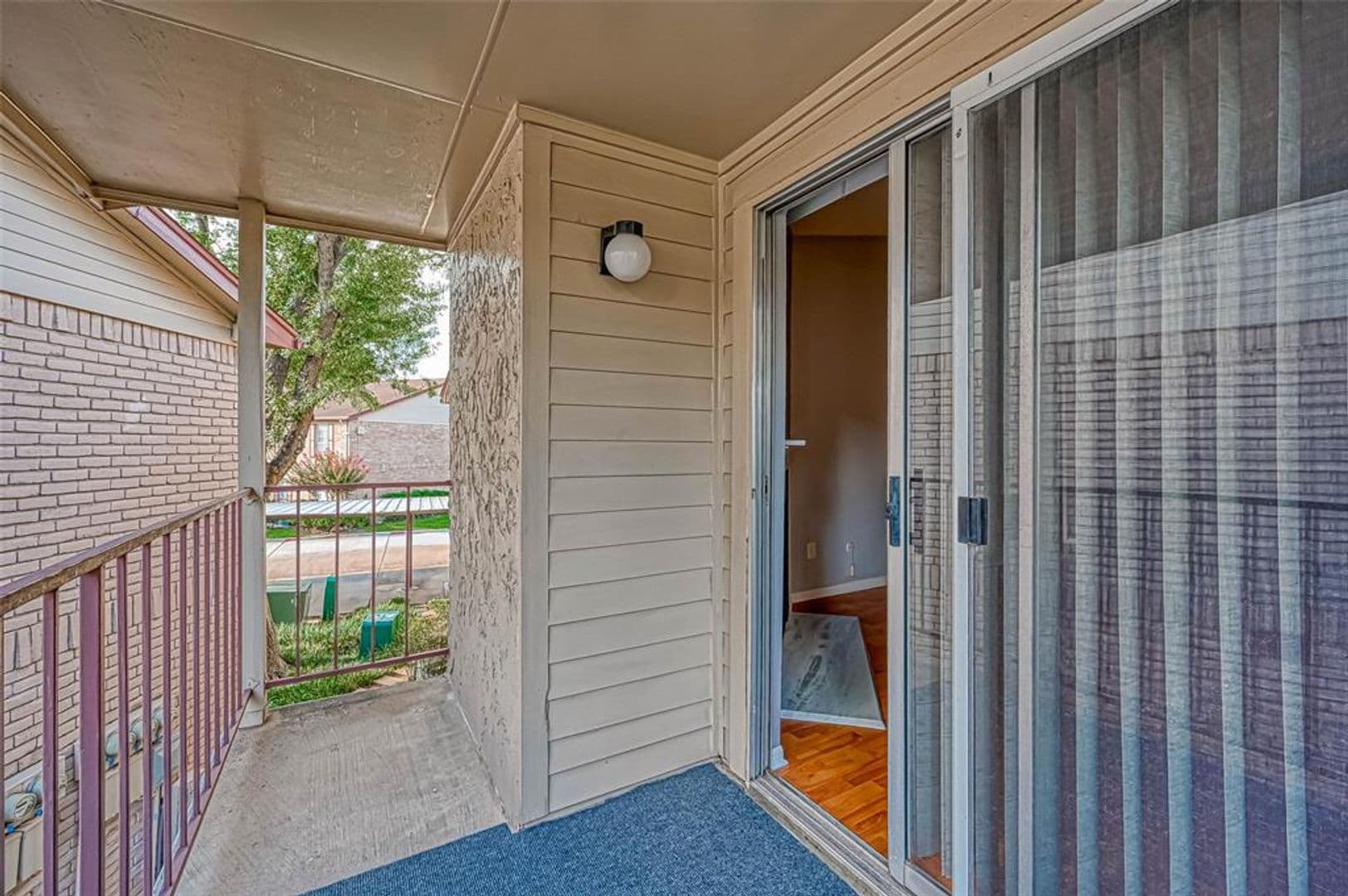 Houston Condo: 2120 El Paseo St