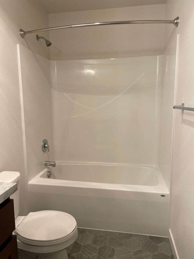 Battle Ground Apartment: 713 SE 2nd St