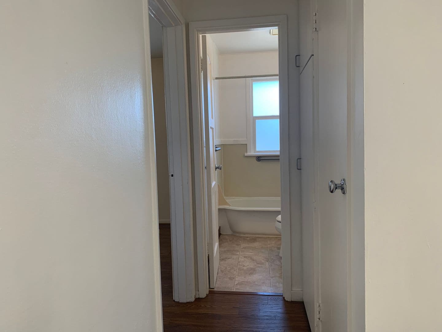 Vancouver Apartment: 3106 & 3108  E McLoughlin Blvd