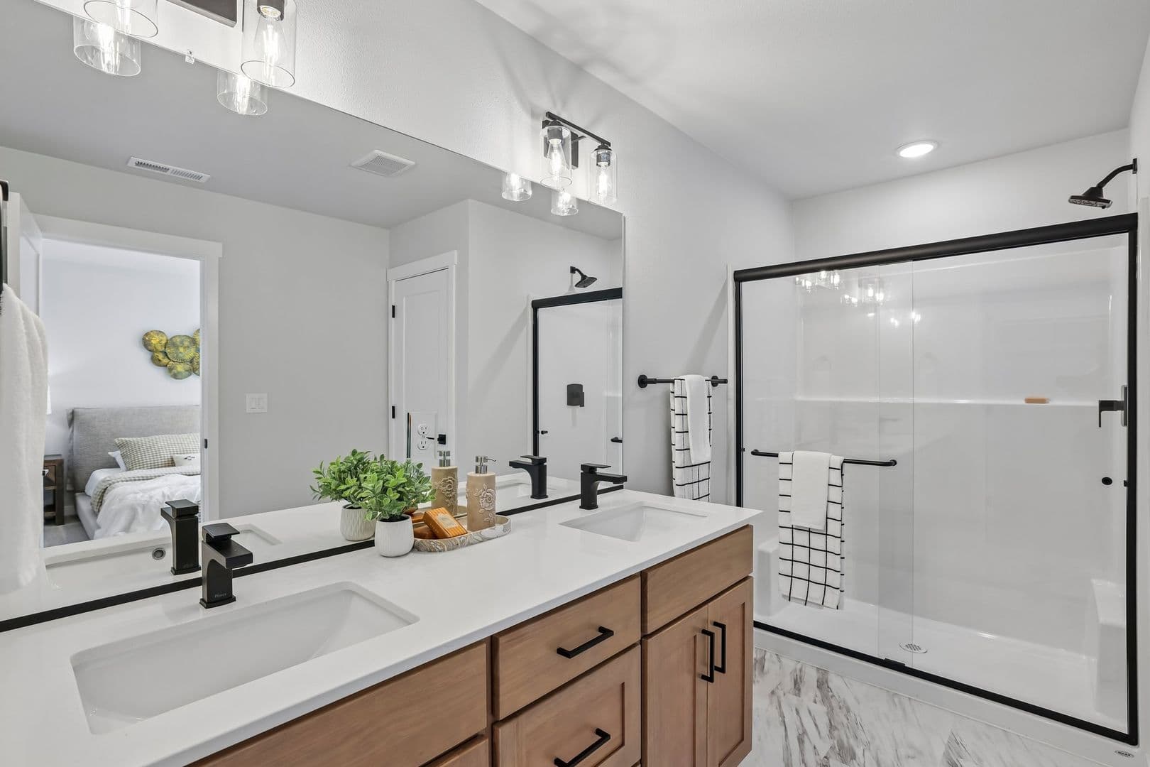 Vancouver Apartment: 6807 NE 15th