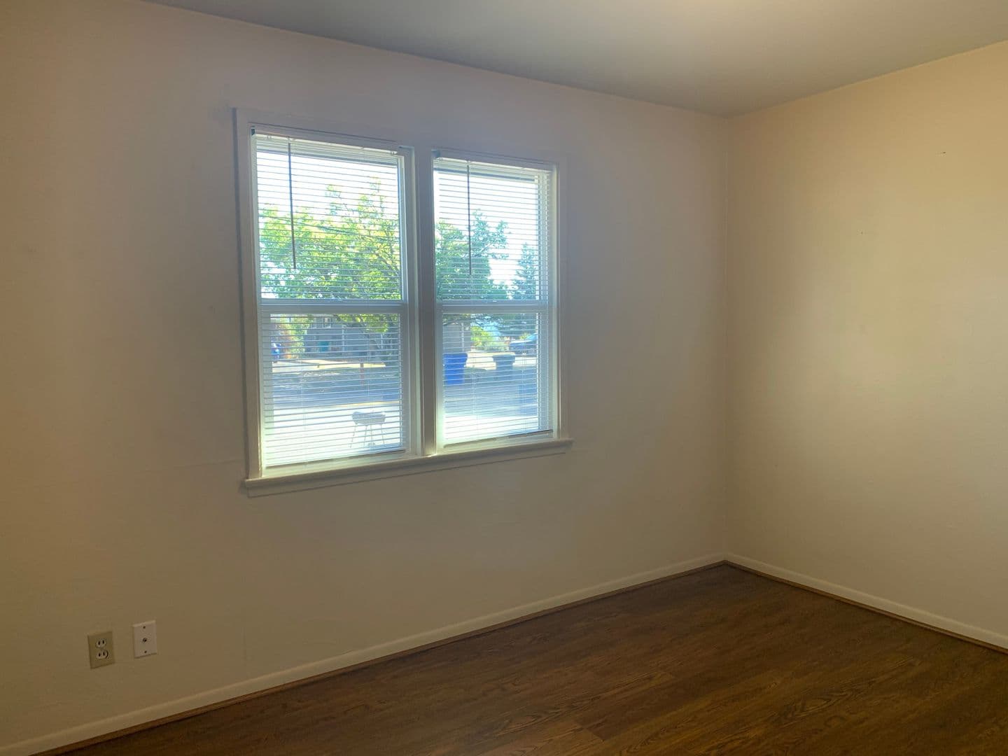 Vancouver Apartment: 3106 & 3108  E McLoughlin Blvd