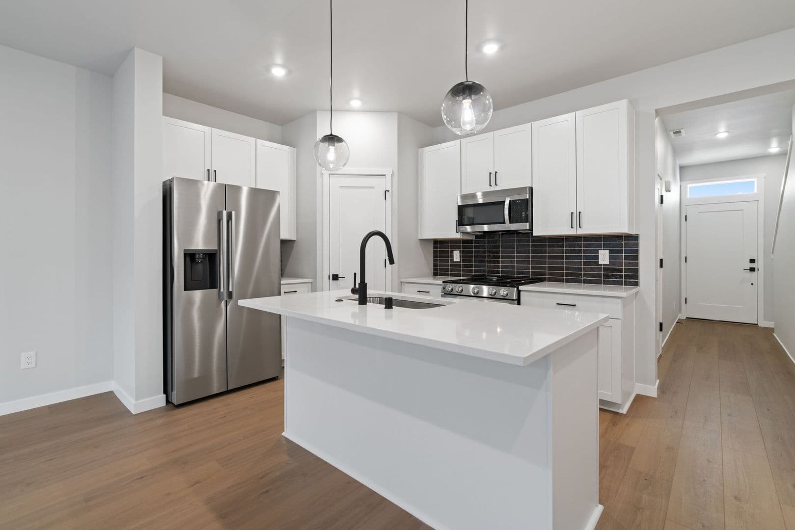 Vancouver Apartment: 3301-3318 NE 47th Ct