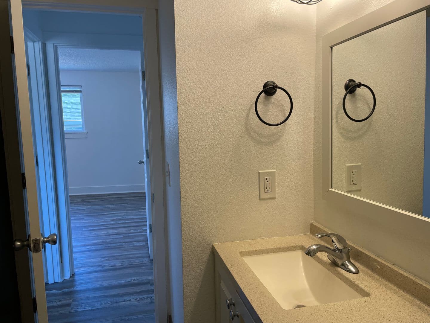 Woodland Apartment: 1712-1722 Lewis River Rd