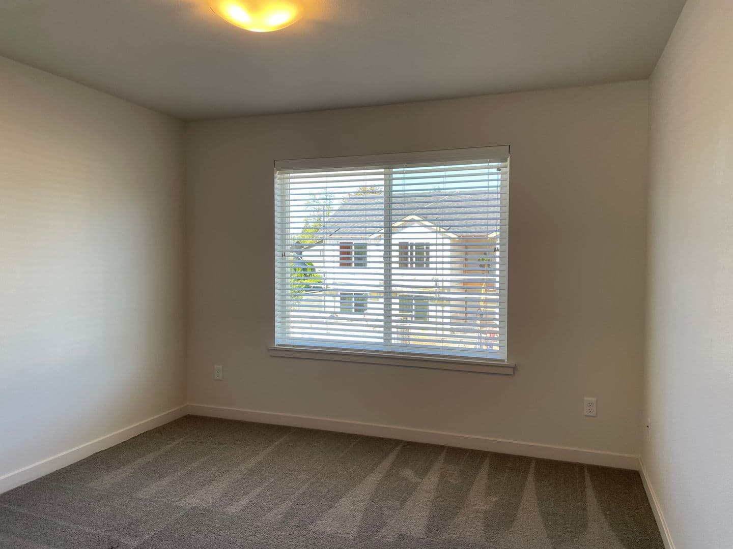 Battle Ground Apartment: 713 SE 2nd St