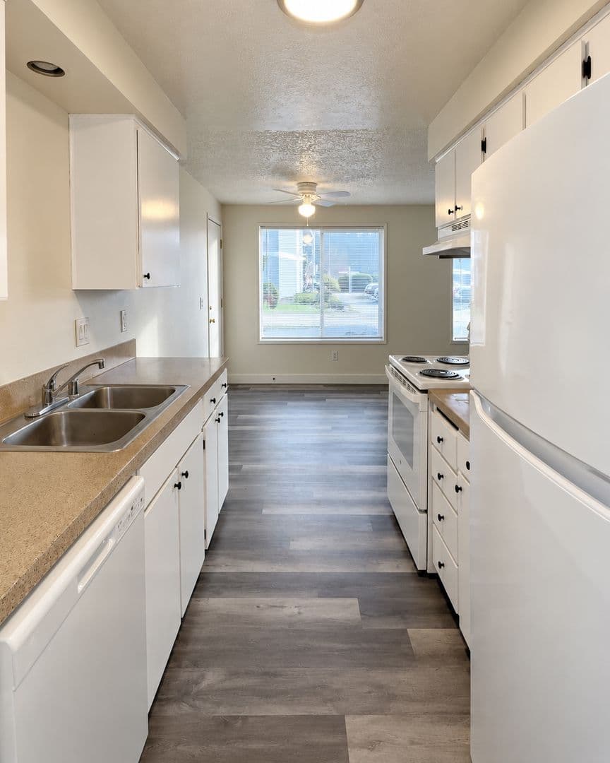 Battle Ground Apartment: 117 NE Clark Ave.