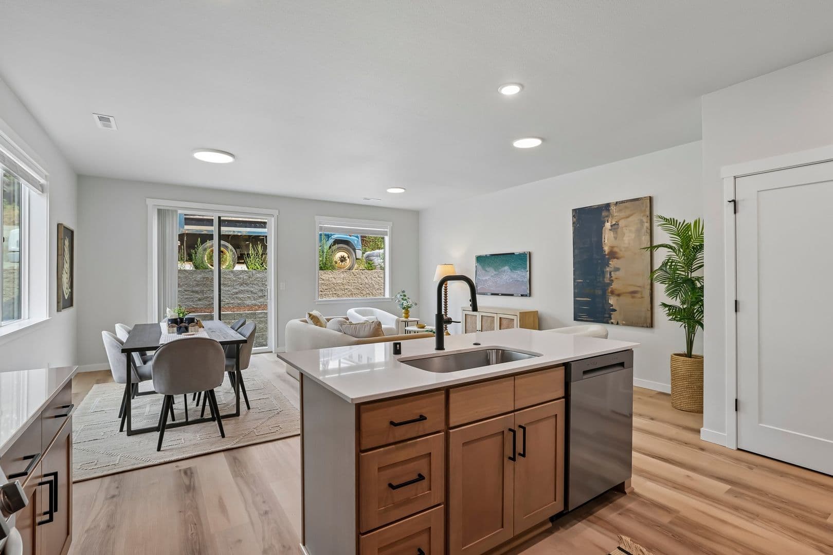 Vancouver Apartment: 6807 NE 15th