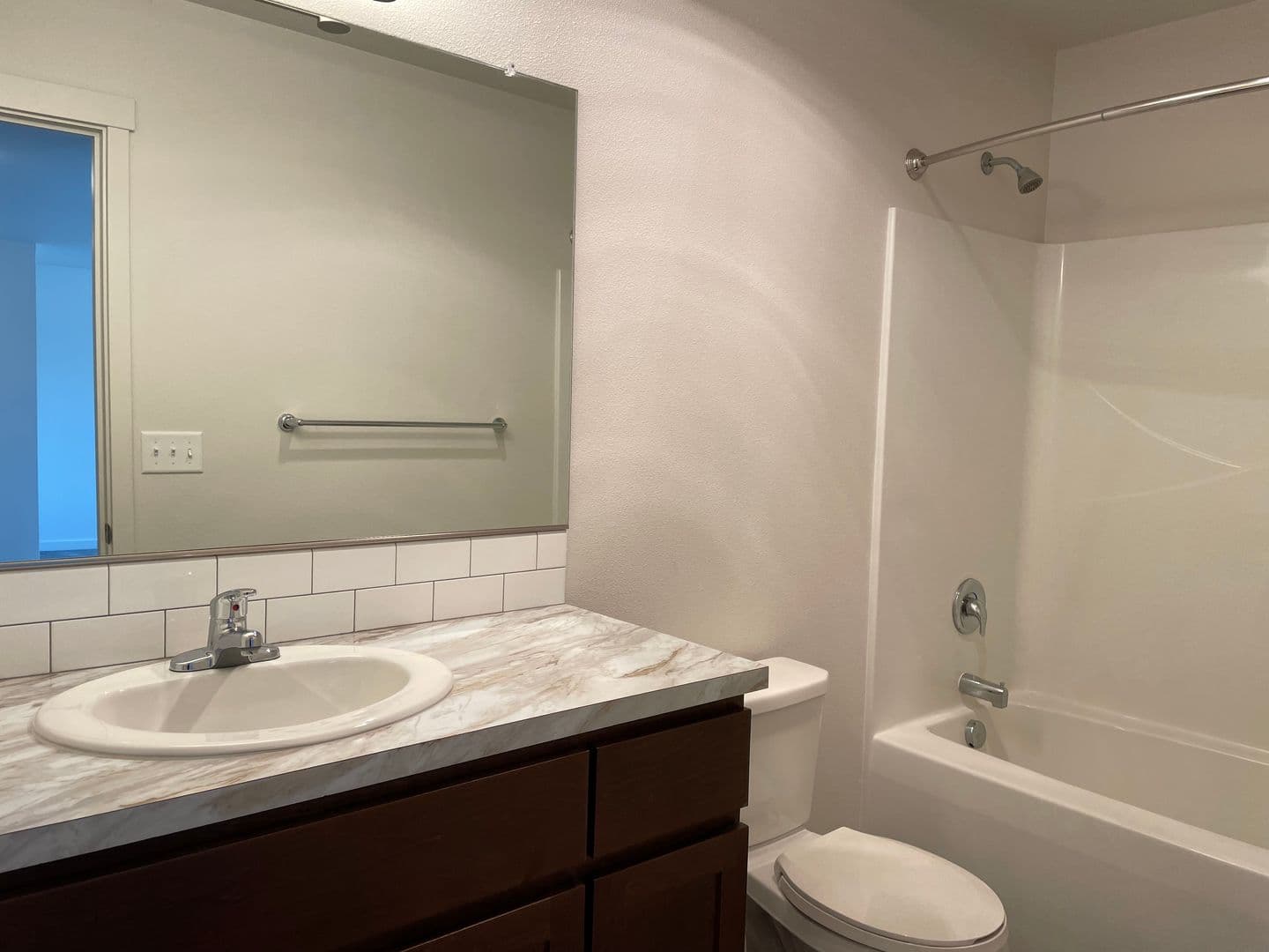 Battle Ground Apartment: 713 SE 2nd St