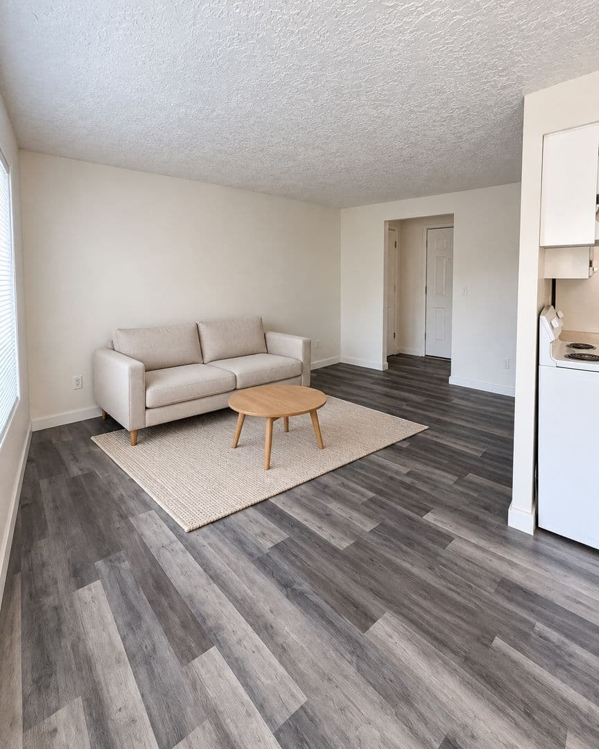 Battle Ground Apartment: 117 NE Clark Ave.