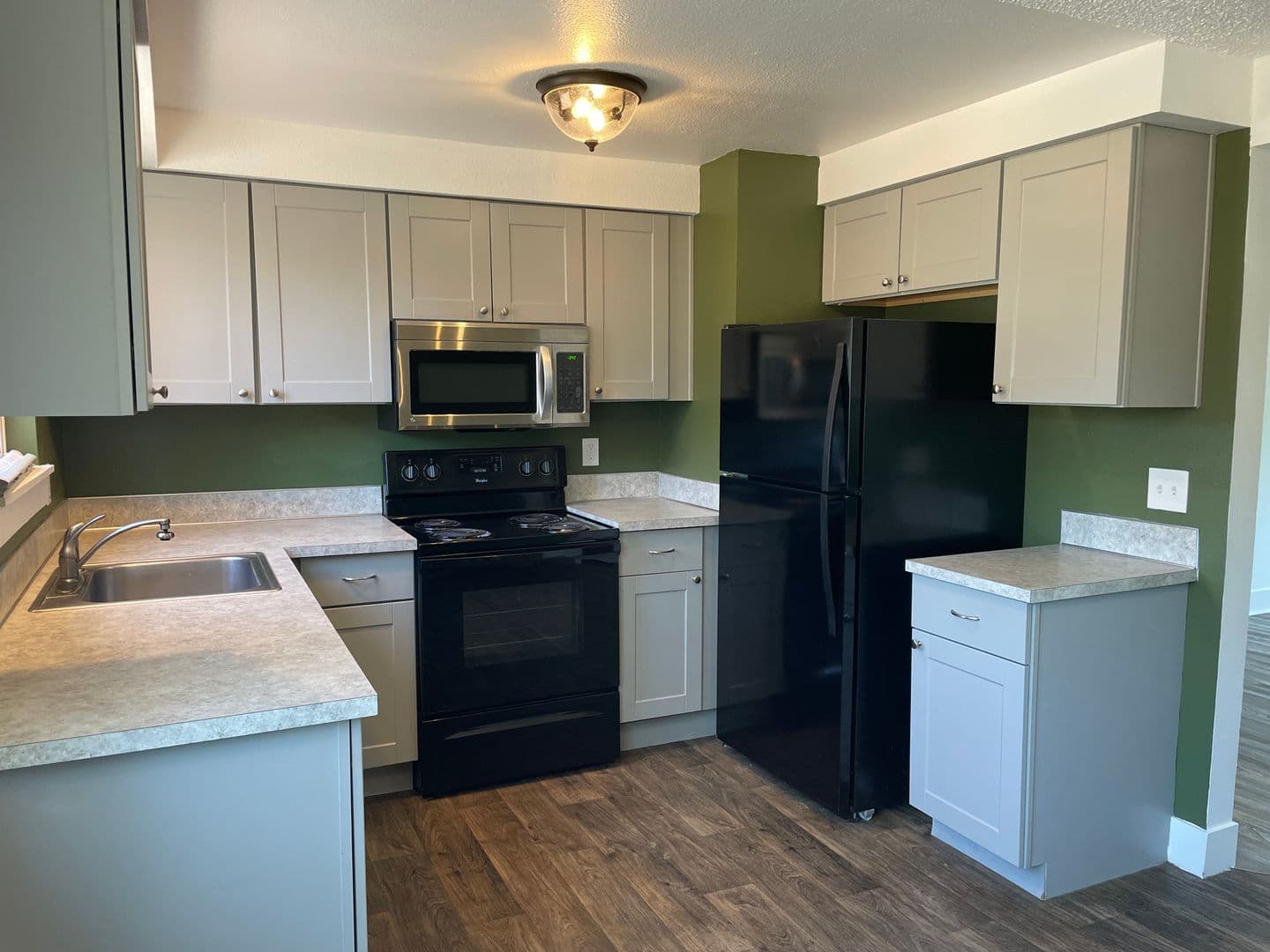 Woodland Apartment: 1712-1722 Lewis River Rd