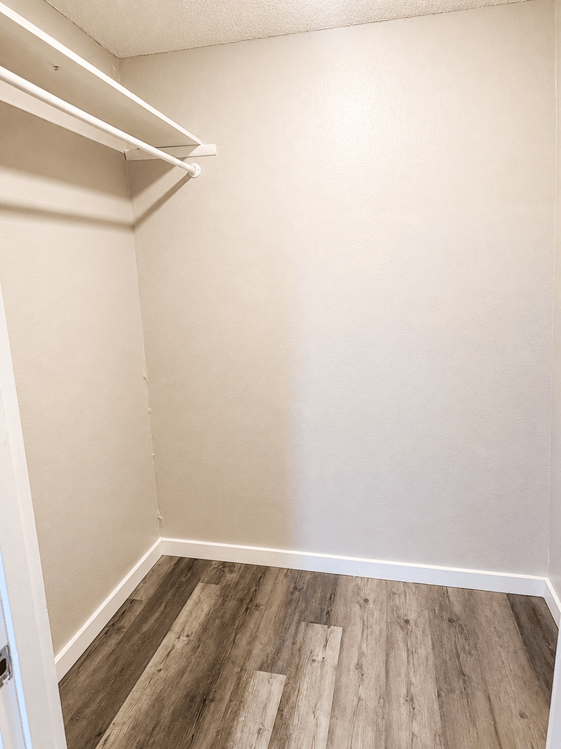 Battle Ground Apartment: 117 NE Clark Ave.