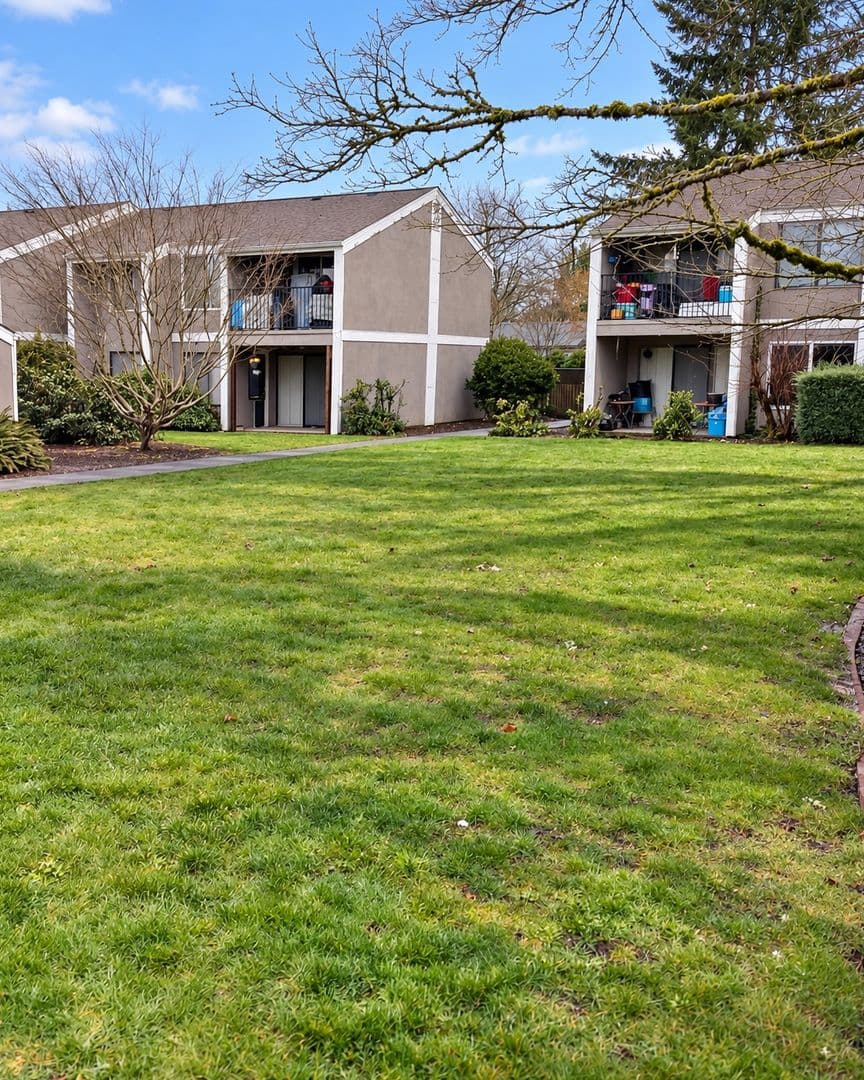 Battle Ground Apartment: 117 NE Clark Ave.