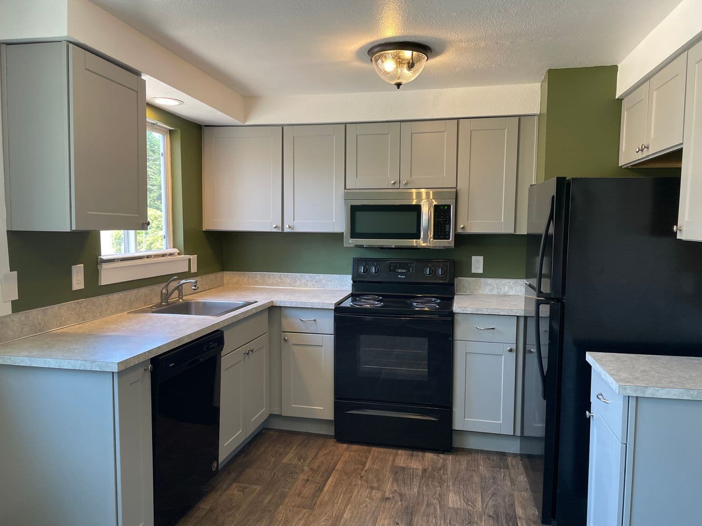 Woodland Apartment: 1712-1722 Lewis River Rd