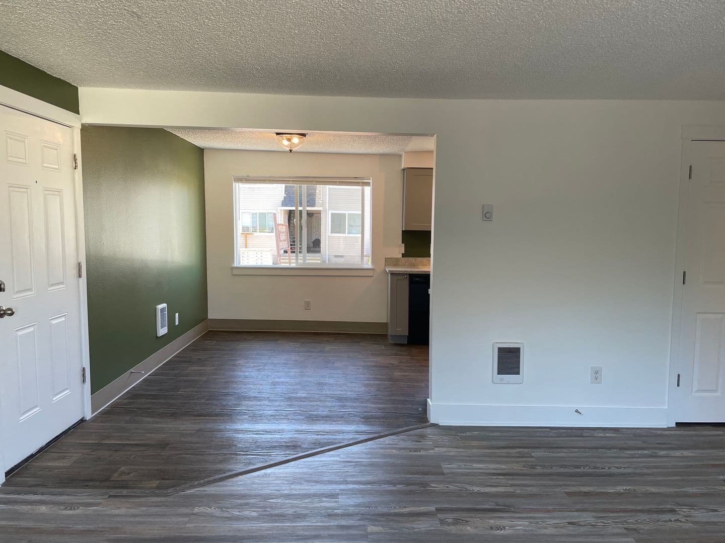 Woodland Apartment: 1712-1722 Lewis River Rd