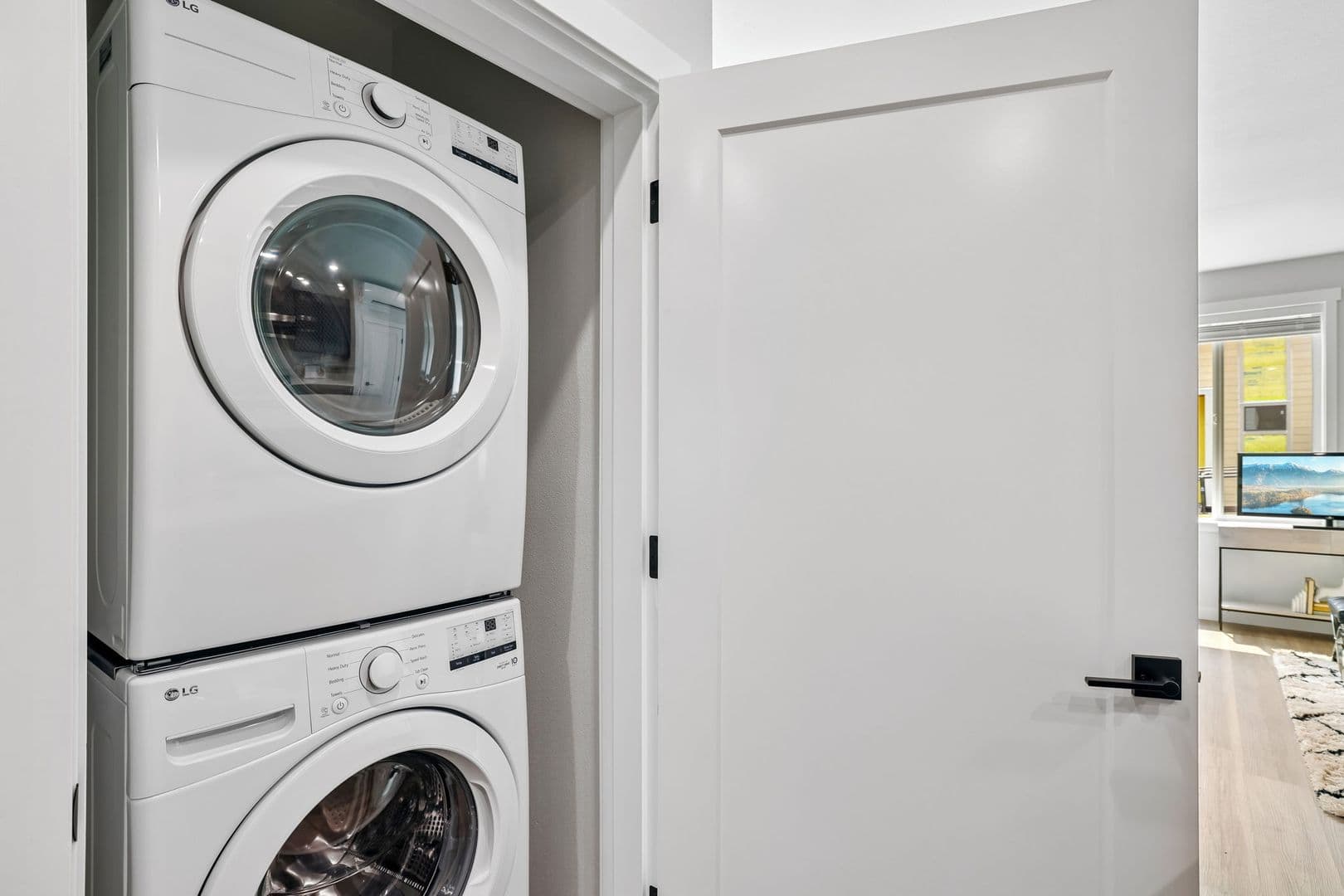 Vancouver Apartment: 6807 NE 15th