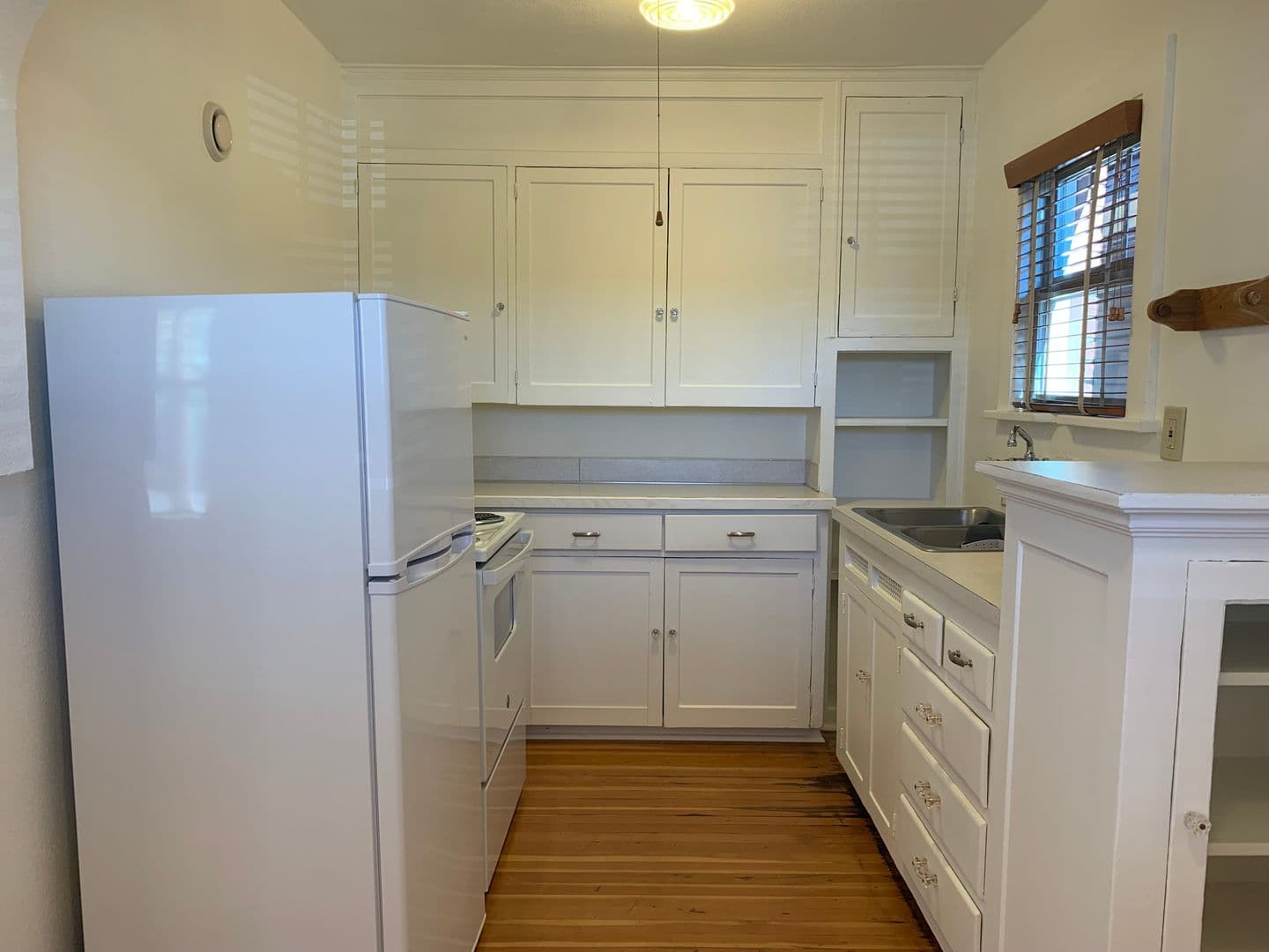 Vancouver Apartment: 511 W Evergreen Blvd