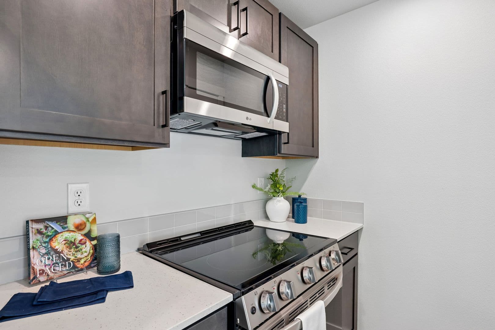 Vancouver Apartment: 6807 NE 15th
