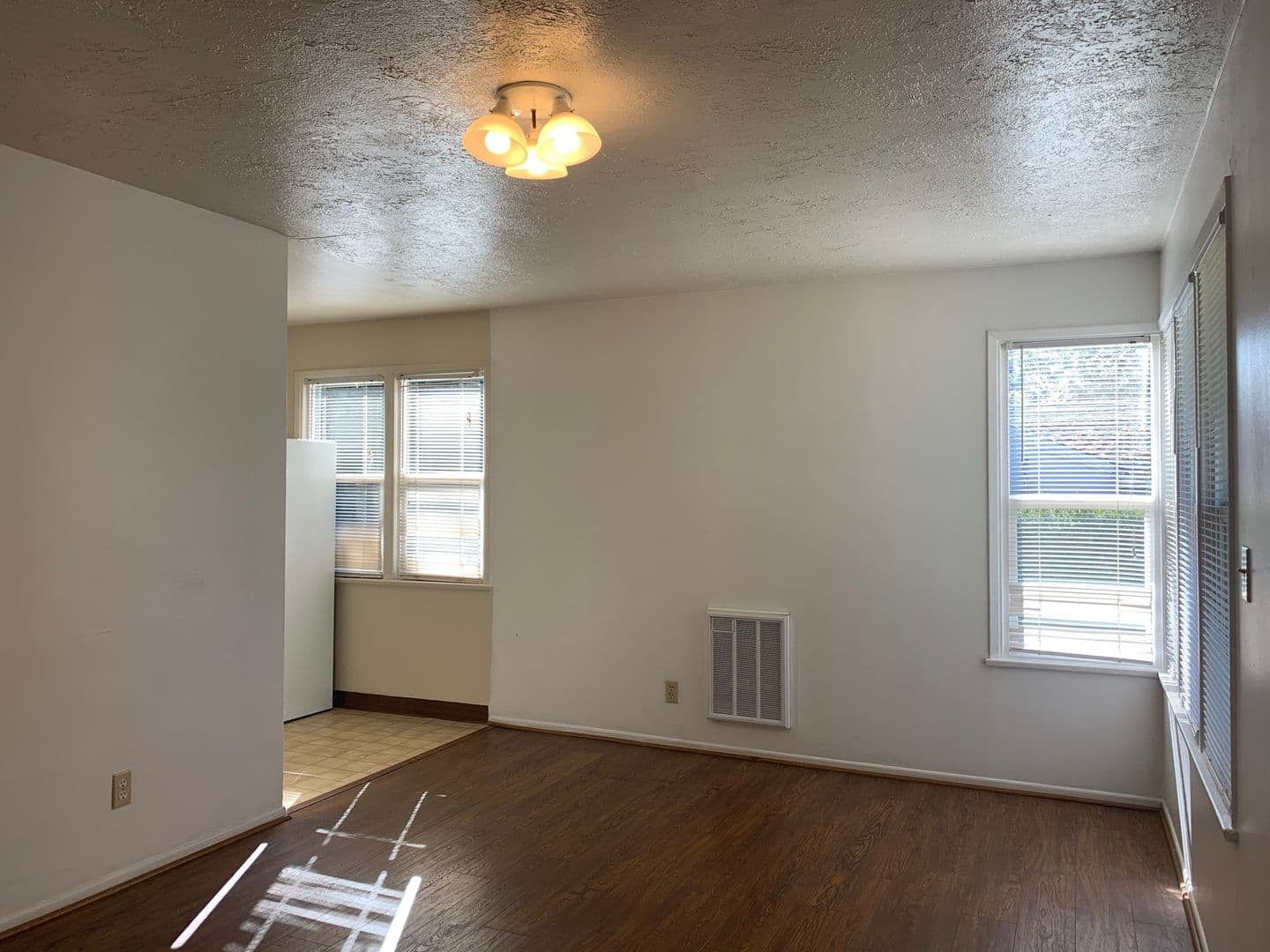 Vancouver Apartment: 3106 & 3108  E McLoughlin Blvd