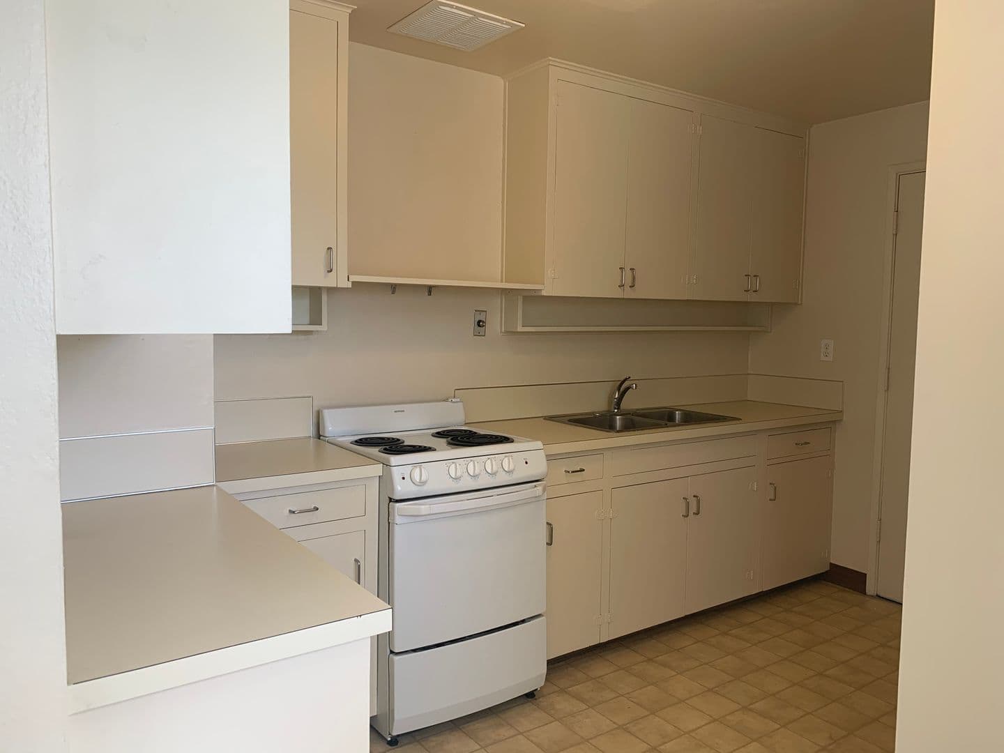 Vancouver Apartment: 3106 & 3108  E McLoughlin Blvd