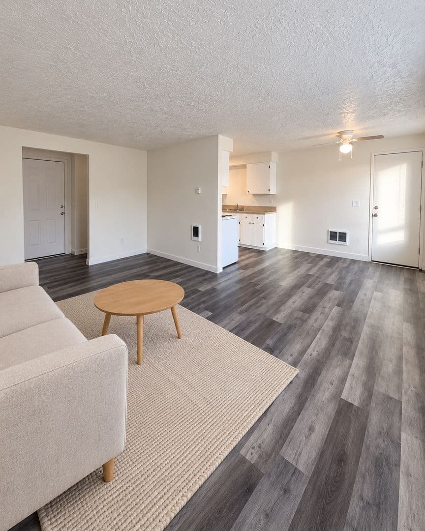 Battle Ground Apartment: 117 NE Clark Ave.