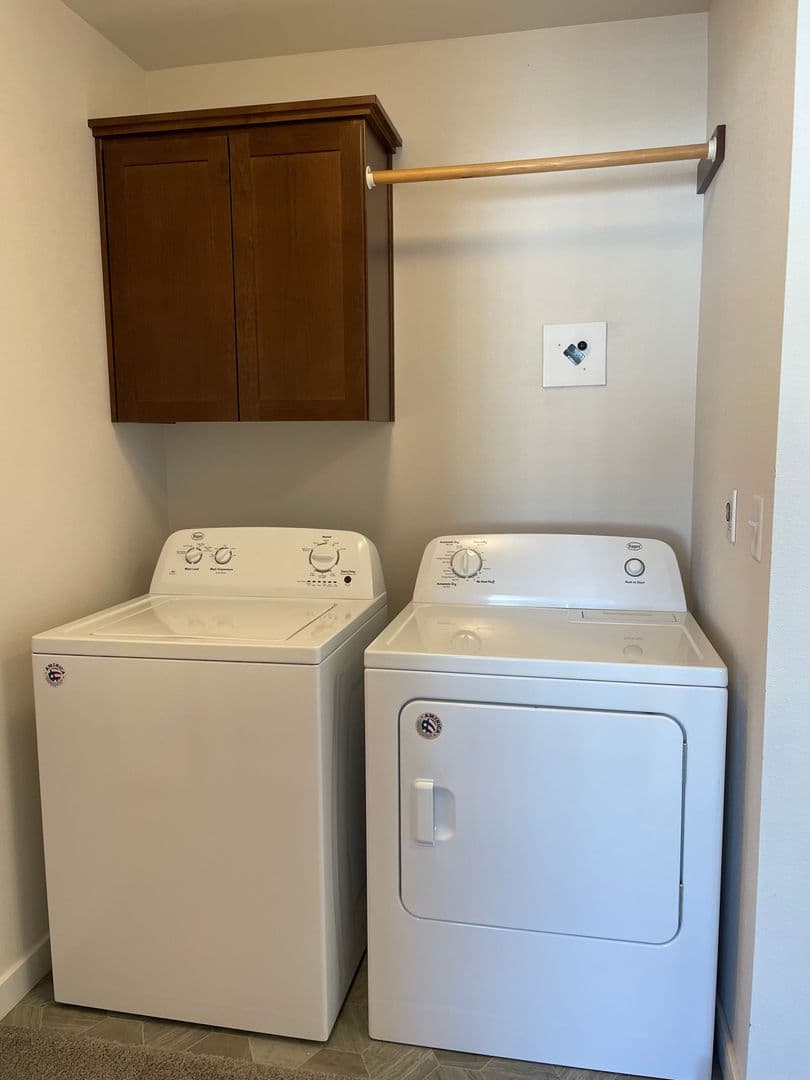 Battle Ground Apartment: 713 SE 2nd St