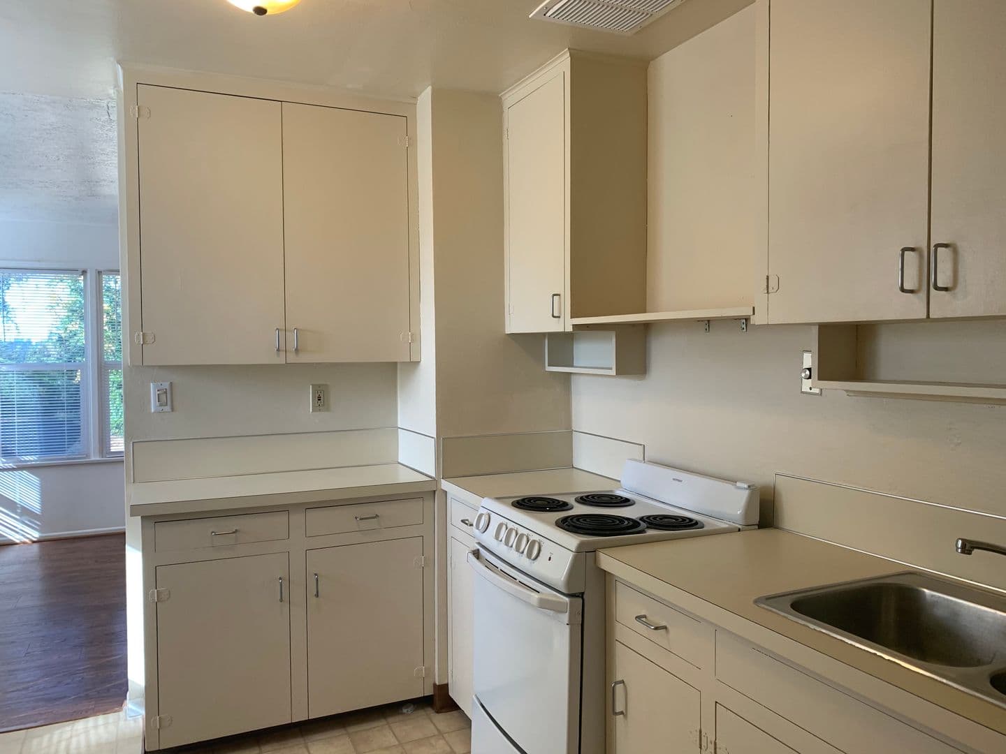 Vancouver Apartment: 3106 & 3108  E McLoughlin Blvd