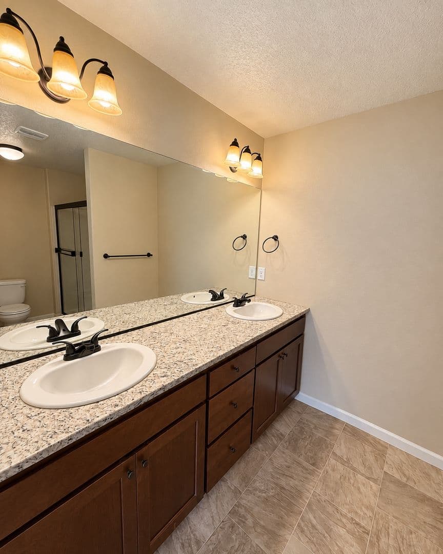 Vancouver Apartment: 9700-9816  NE 76th Way