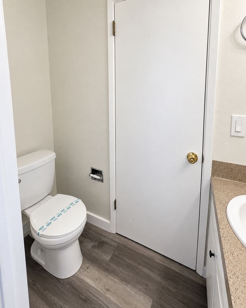Battle Ground Apartment: 117 NE Clark Ave.