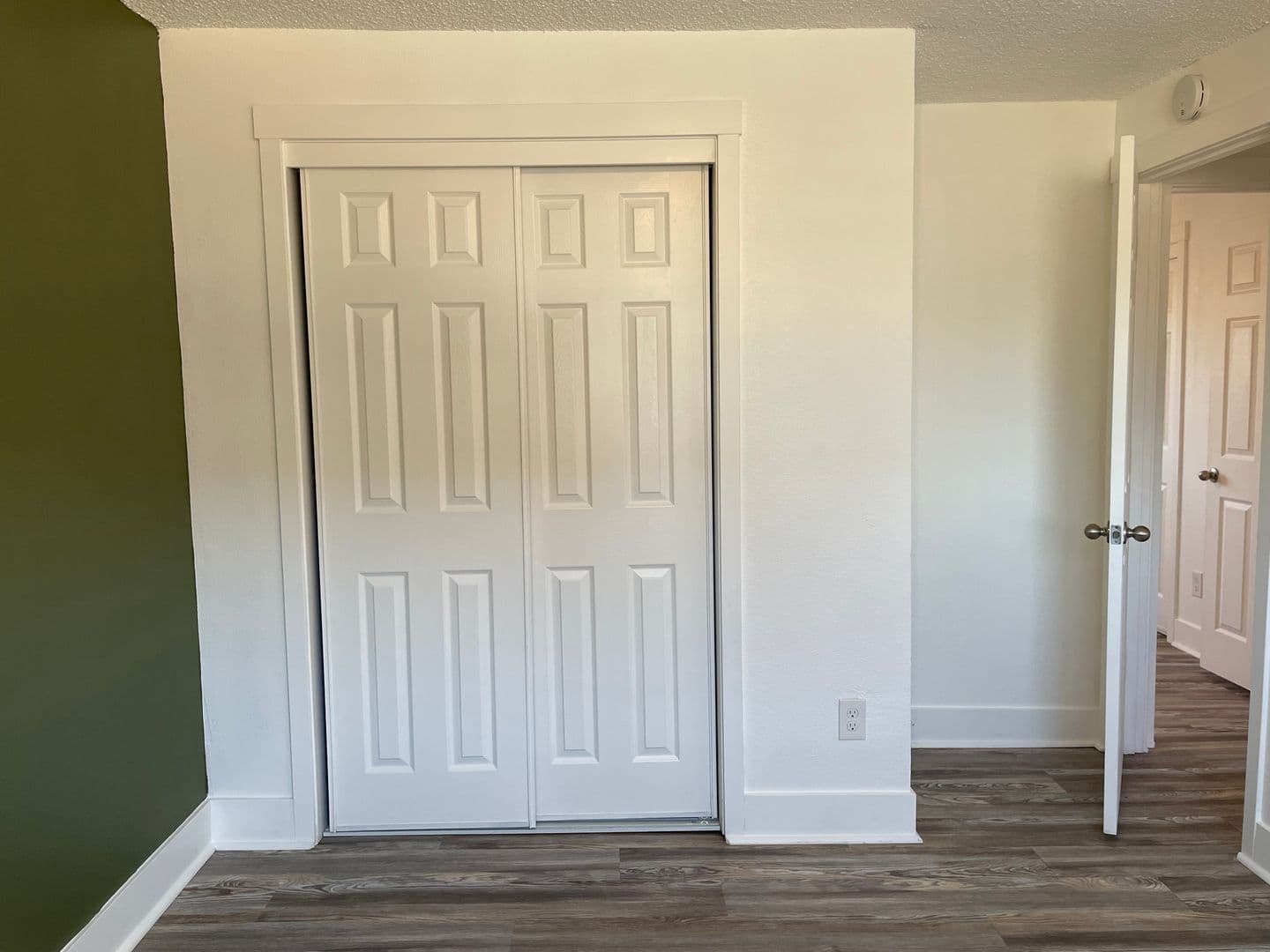 Woodland Apartment: 1712-1722 Lewis River Rd