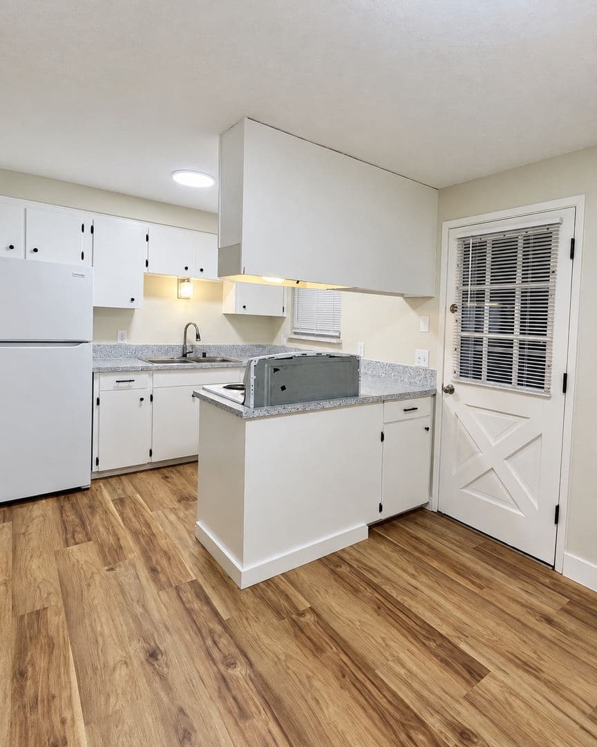 Vancouver Apartment: 1323 E Reserve Street