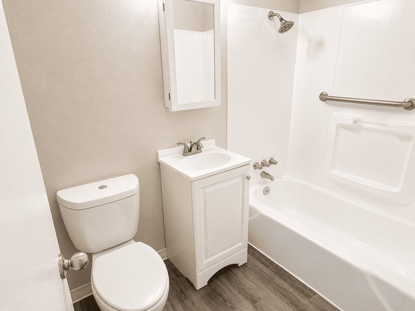 Battle Ground Apartment: 117 NE Clark Ave.
