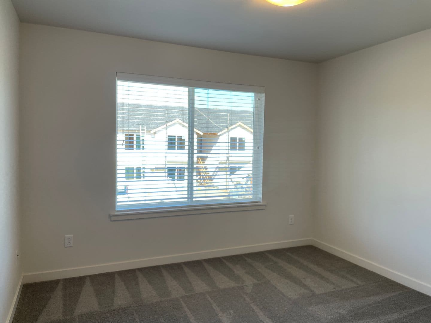 Battle Ground Apartment: 713 SE 2nd St